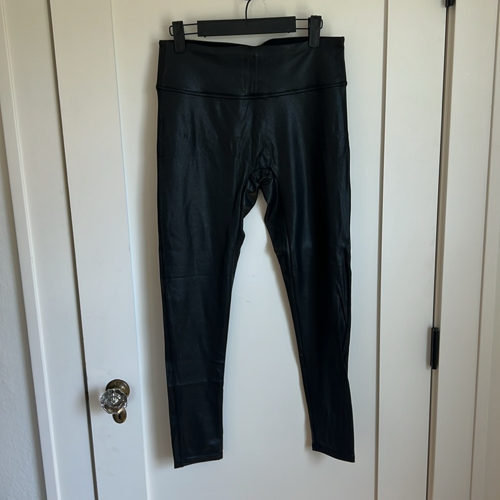 🕶️New Black Faux Leather Leggings Ankle Skinny Pants LARGE Stretch Slimming - Picture 8 of 10